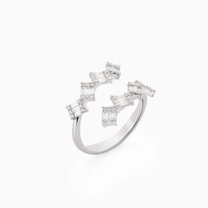 18kt White Gold Ring with Diamonds