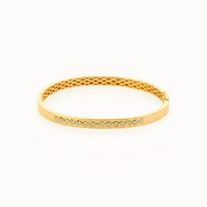 18kt Yellow Gold Bangle with Diamonds