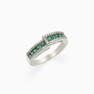 18kt White Gold Ring With Emerald and Diamonds
