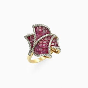 18kt Yellow Gold Ring With Ruby and Diamonds
