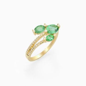 18kt Yellow Gold Ring With Emerald and Diamonds