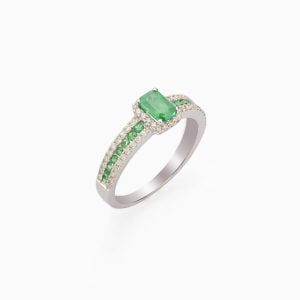 18kt dazzling White Gold Ring featuring Emeralds outlined with Diamonds